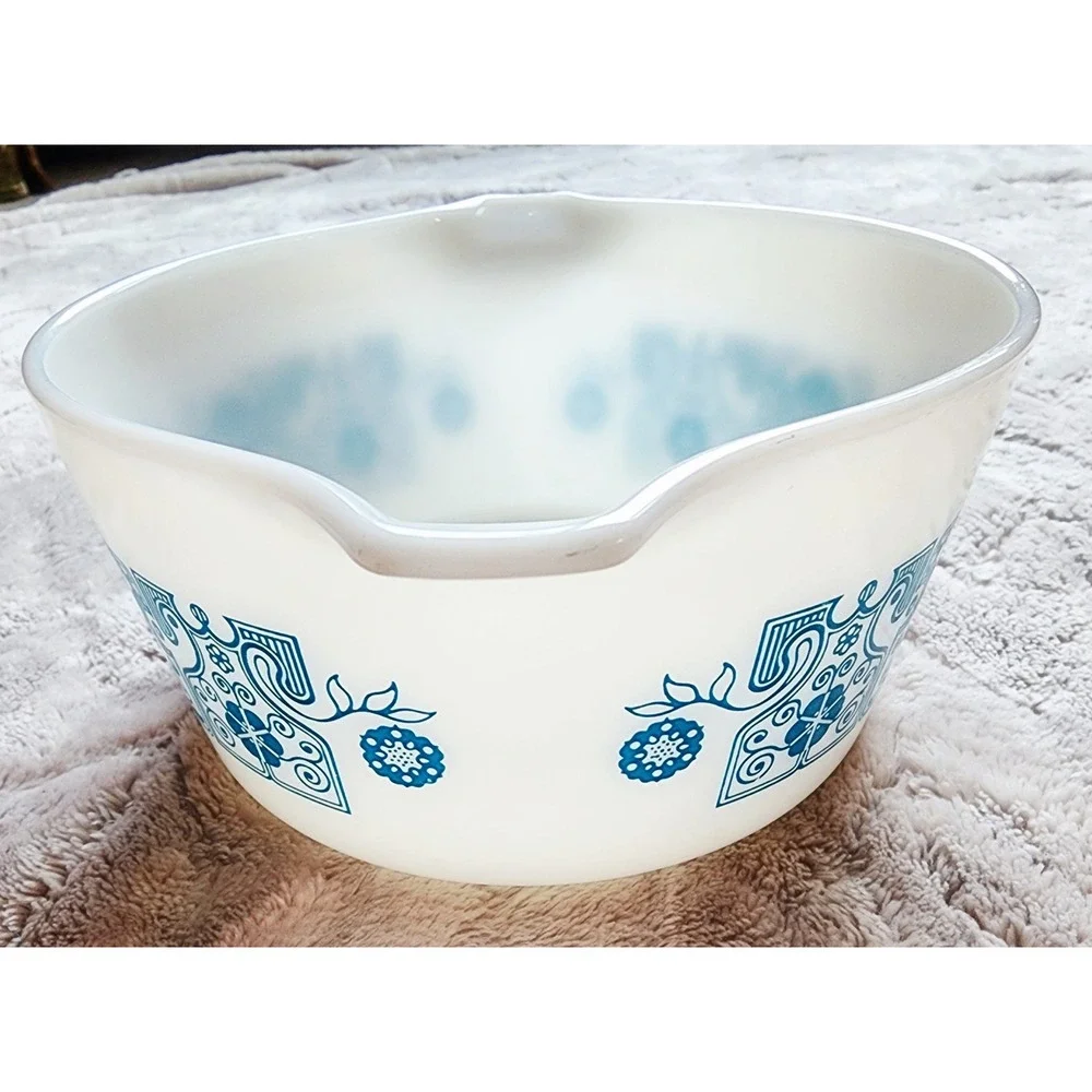 Vintage Pyrex Horizon Blue Casserole Bowl 473 1 QT Blue White Milk Glass